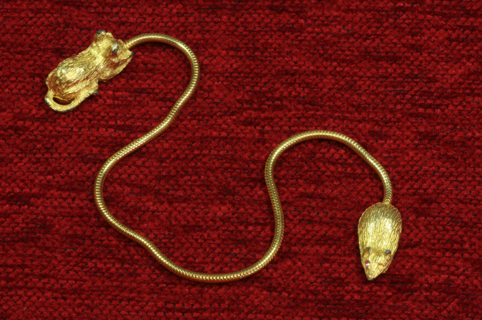Antiques of gold clasp brooch with chain cat and mouse