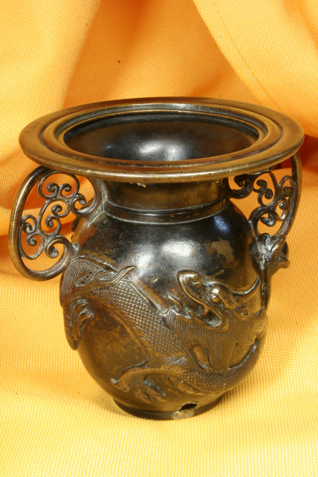 Antiques of japanese vase dragon