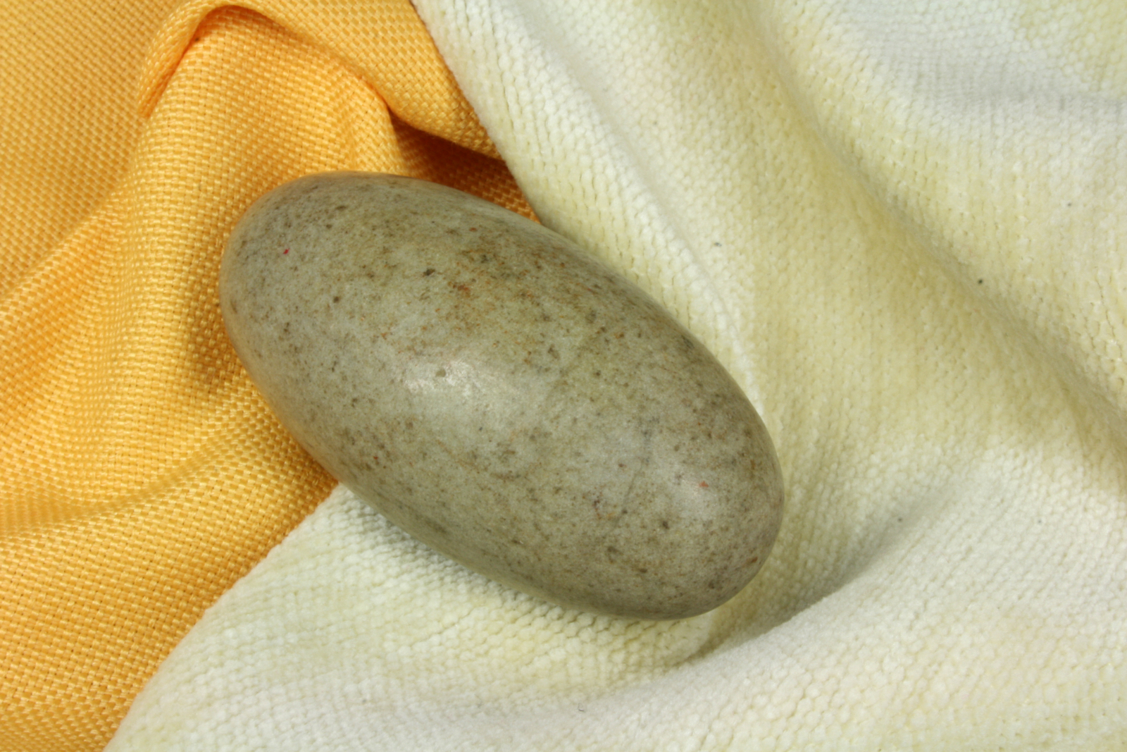 Antiguedades de piedra pequeña lingam ovalada del ganges himalaya