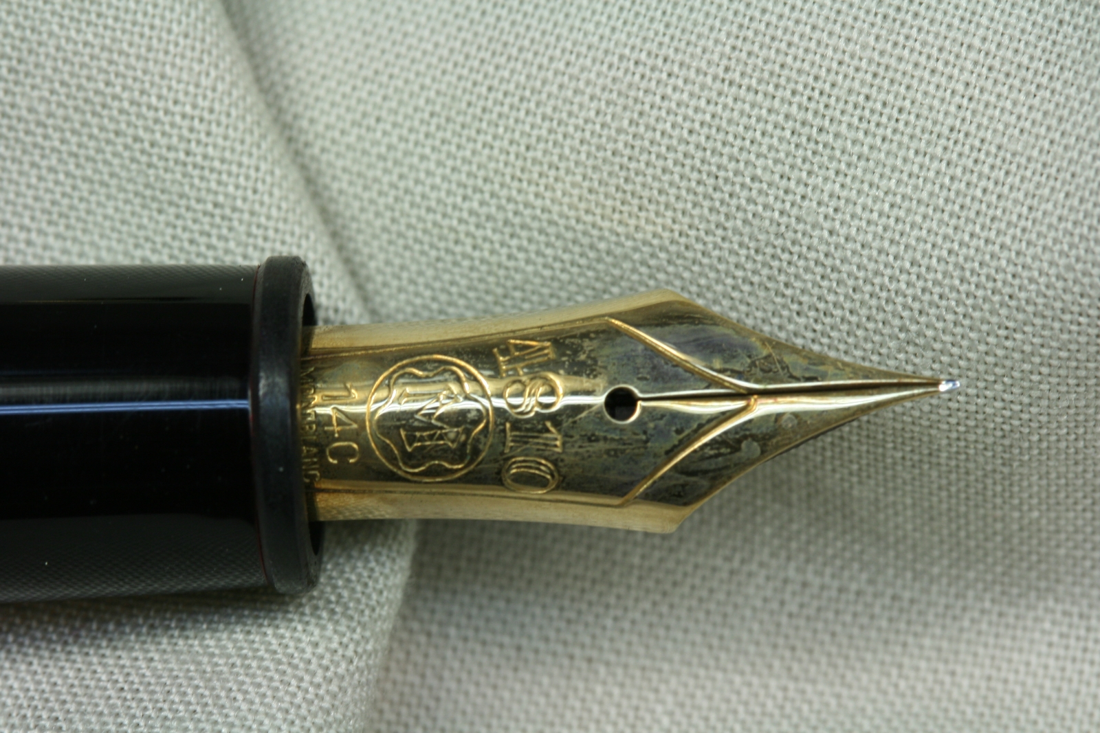 Pluma MontBlanc Meisterstuck 146. 14C