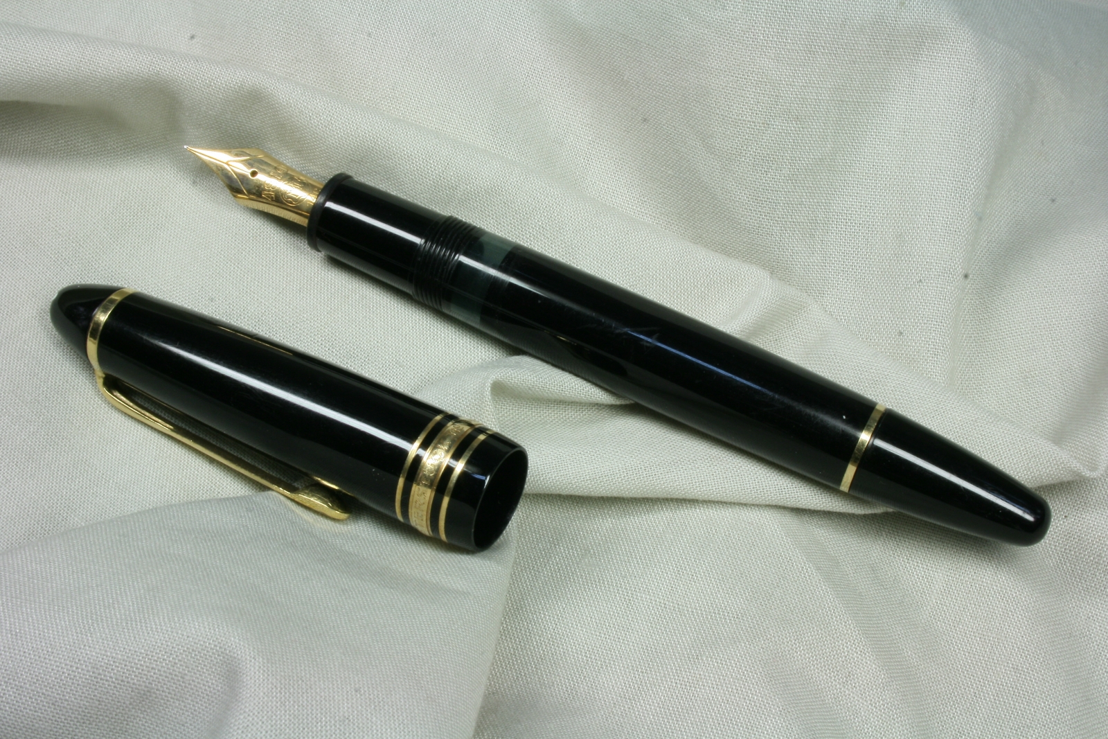 Pluma MontBlanc Meisterstuck 146. 14C