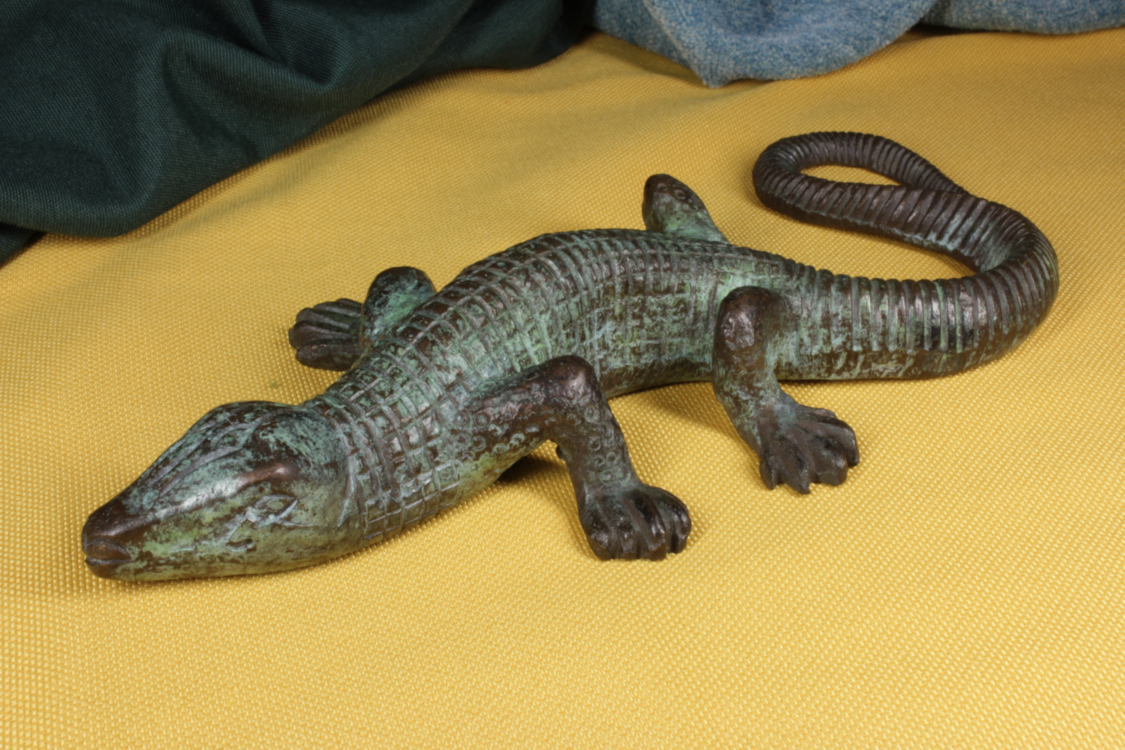 Antiguedades de escultura en bronce lagarto