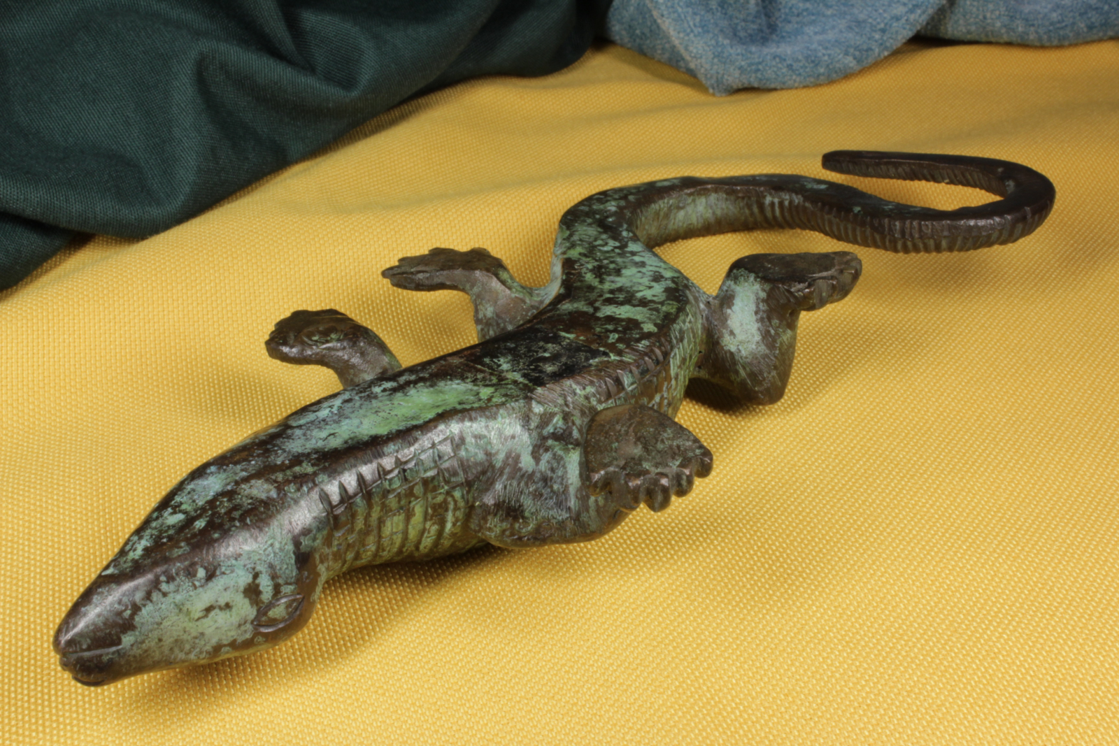 Escultura en bronce. Lagarto. S.XX