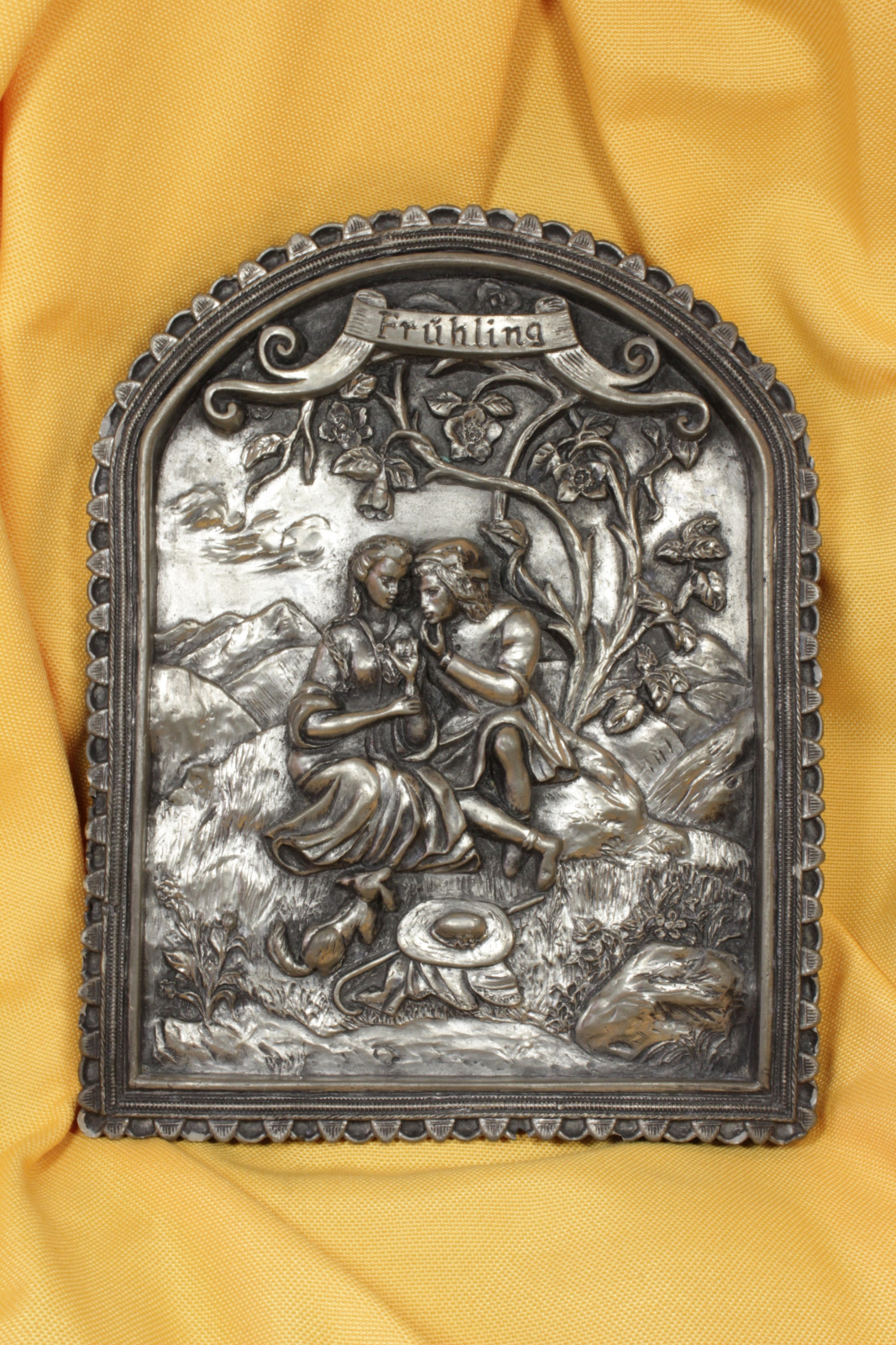 Antiques of couple scene high relief romantic scene