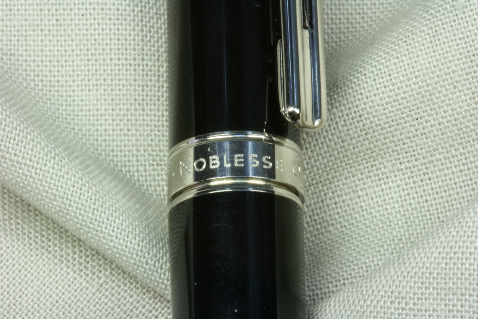 Bolï¿½grafo MontBlanc. Noblesse Oblige Platinum 152