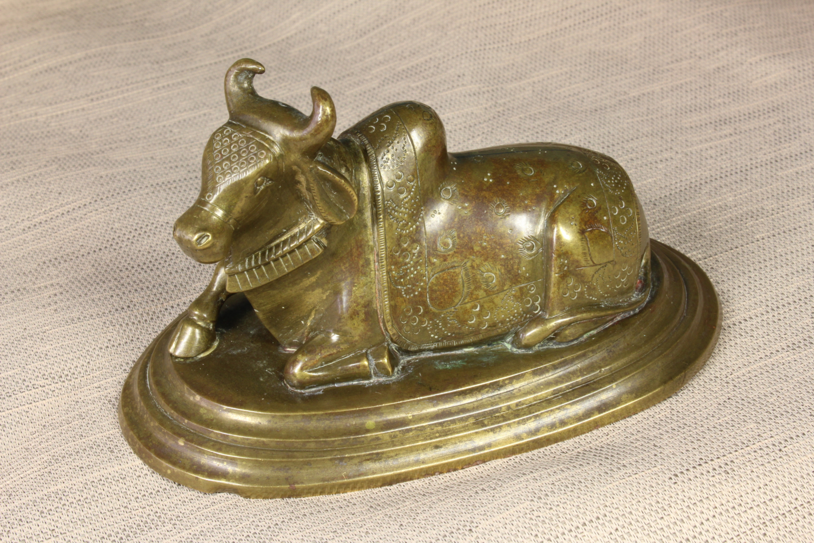 Antiques of sculpture nandi bronze seated zebu bull