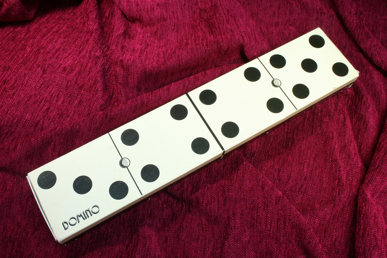 Antiguedades de domino con cajas de cerillas