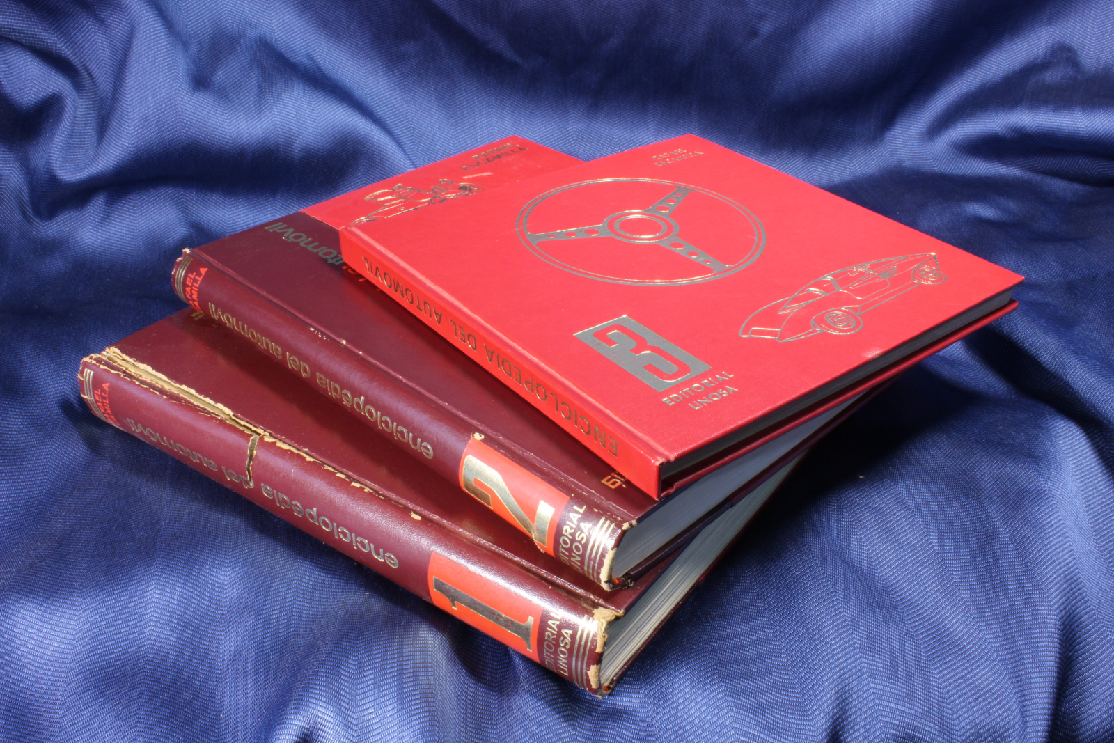 Antiques of automobile encyclopedia three volumes complete