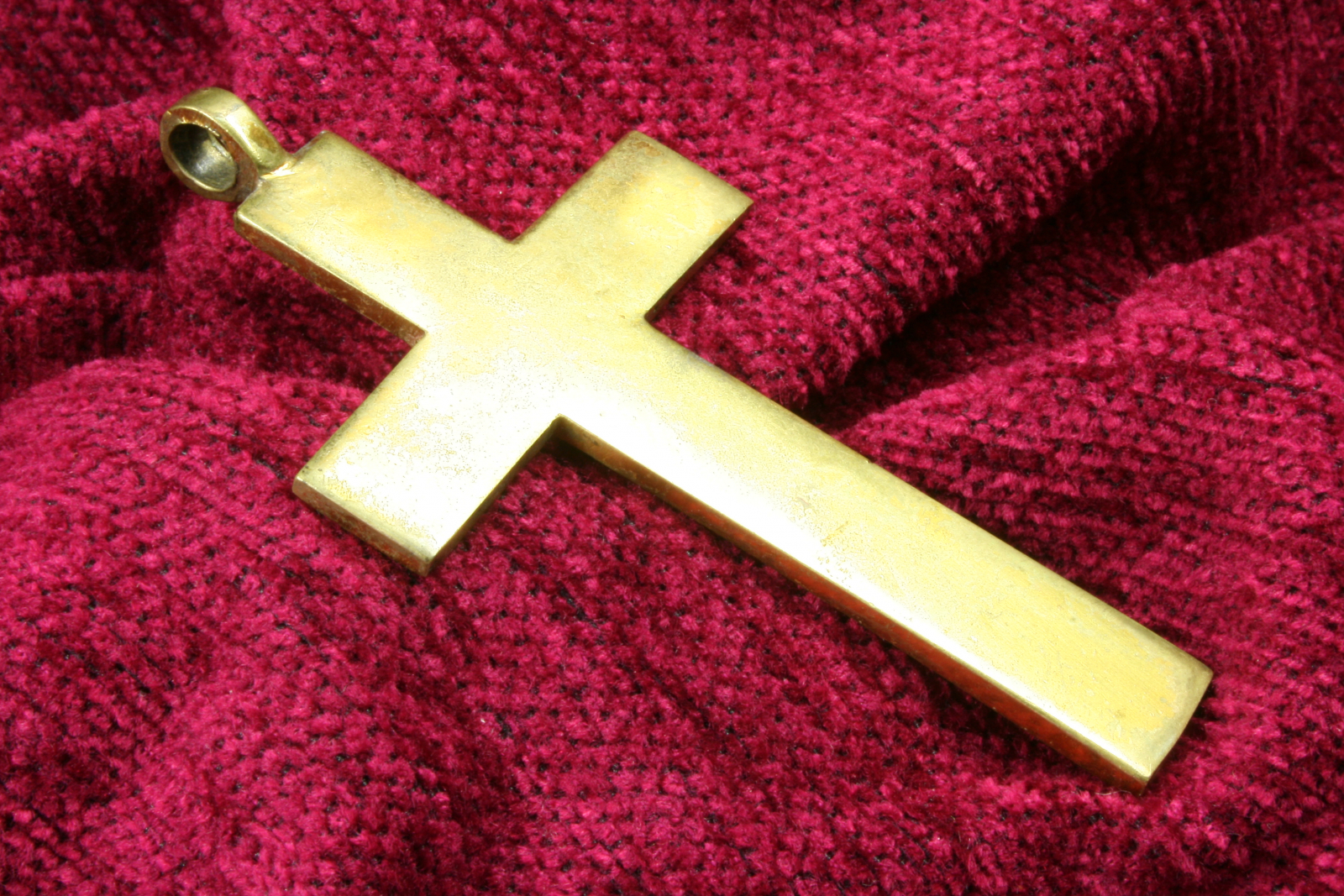 Cruz de latón. S.XX