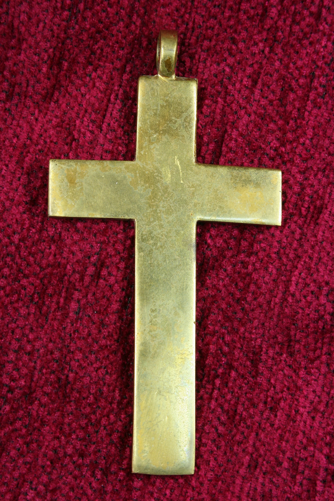 Cruz de latón. S.XX