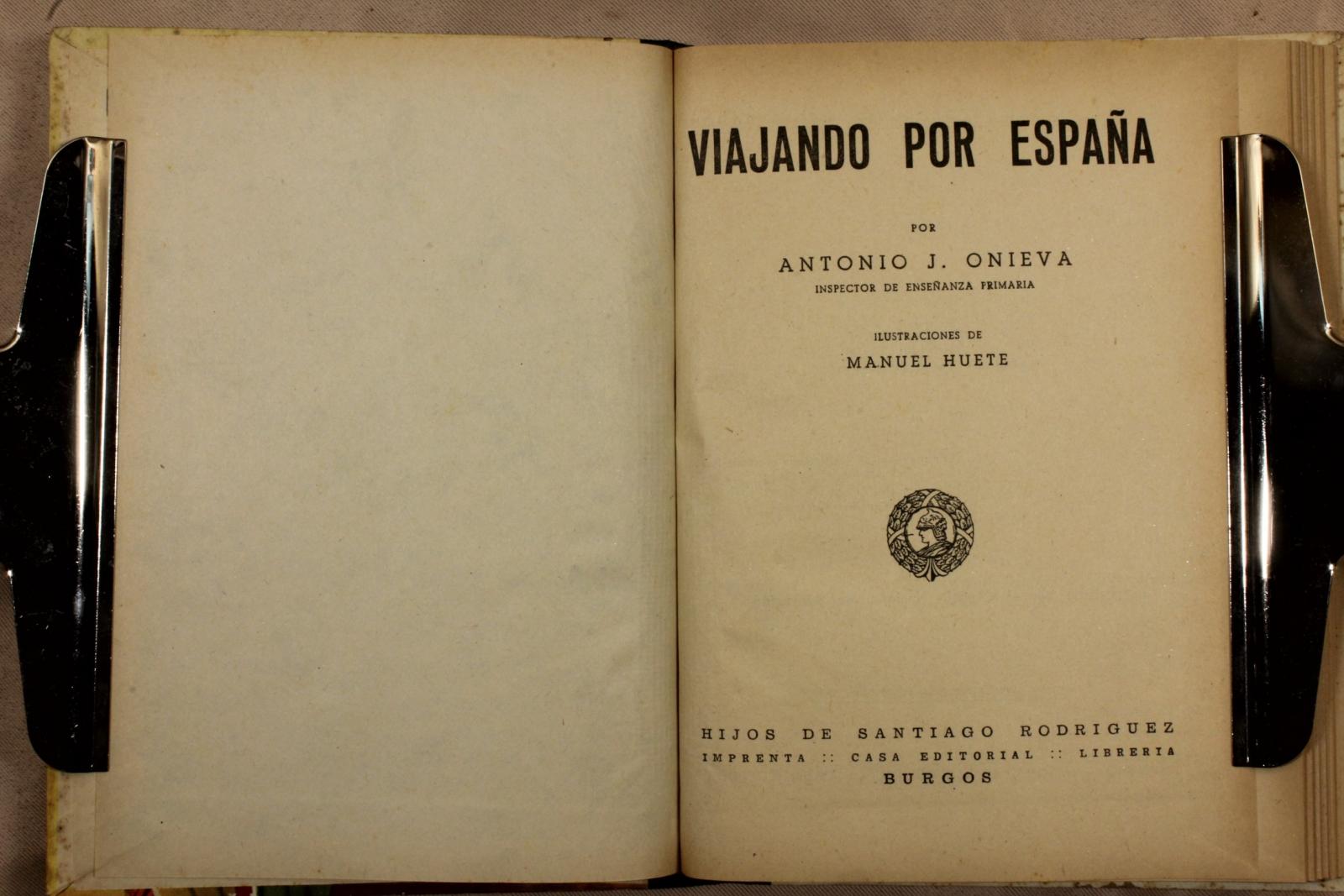 Libro Viajando por España. Antonio J. Onieva. 1957