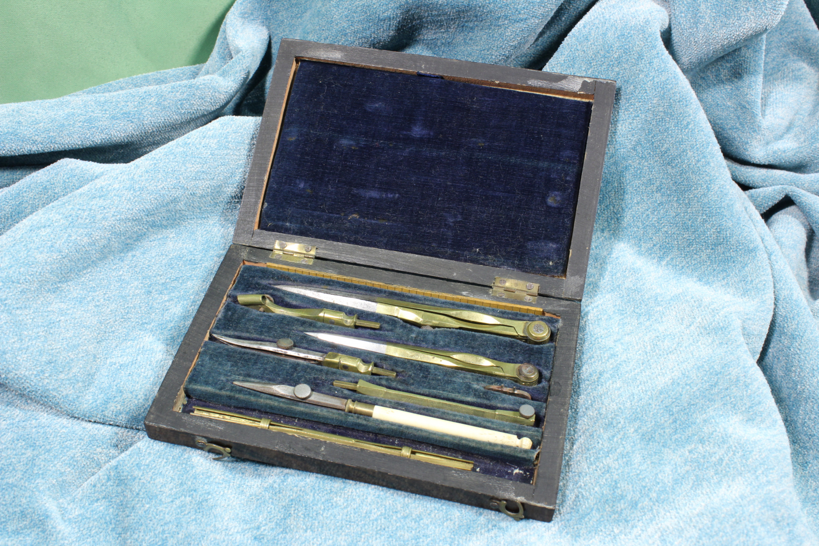 Antiques of complete box of measures bronze and steel