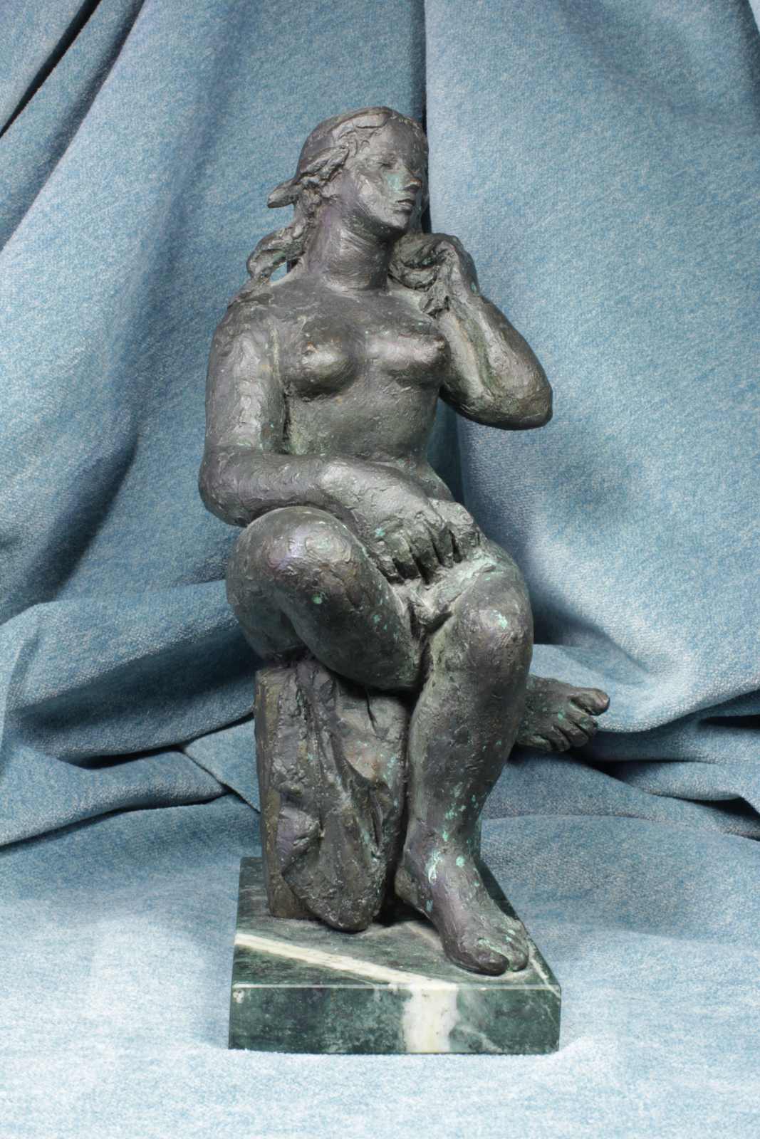 Bronce. Mujer saliendo del baño. Octavio Vicent. Firmado.