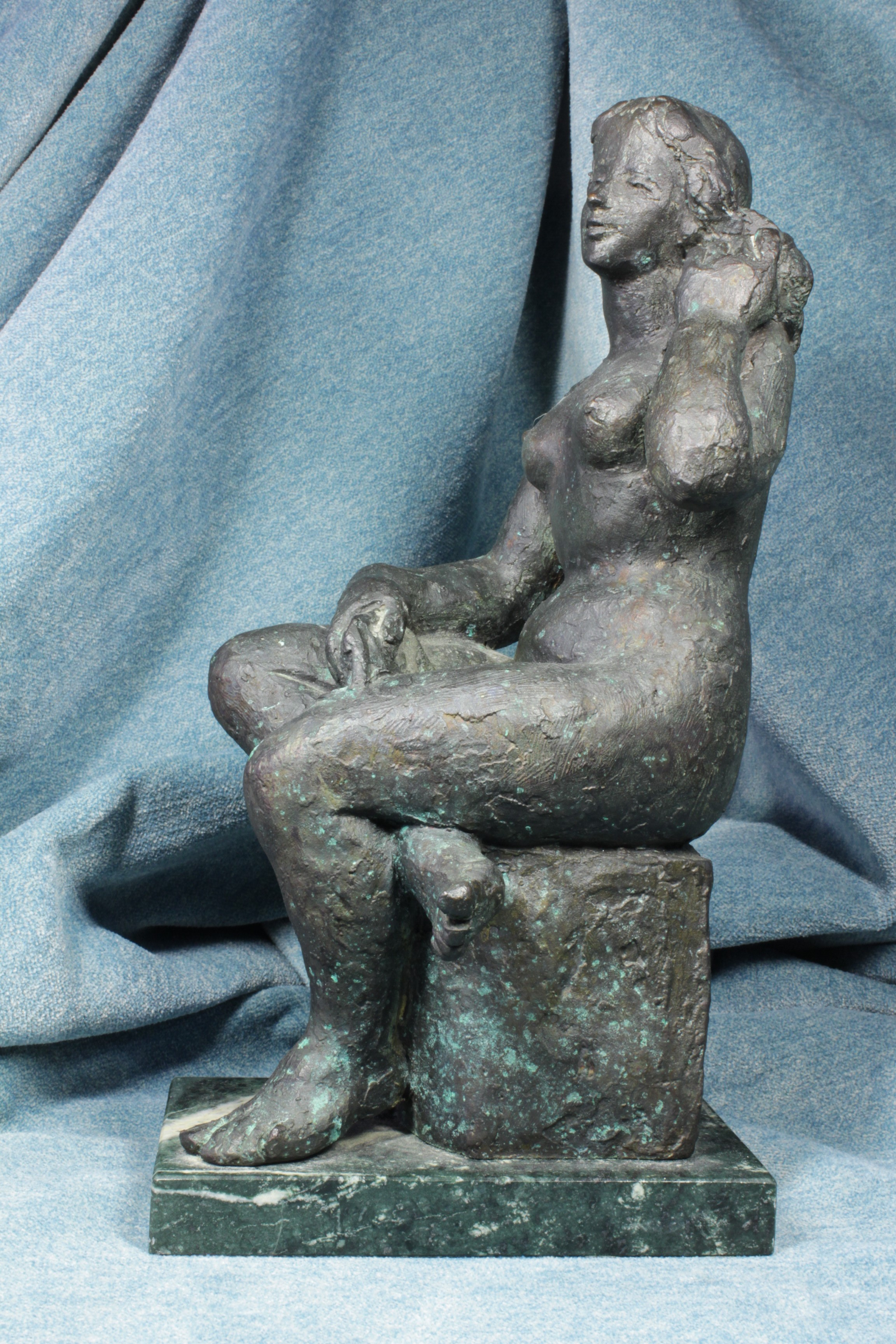 Bronce. Mujer saliendo del baño. Octavio Vicent. Firmado.