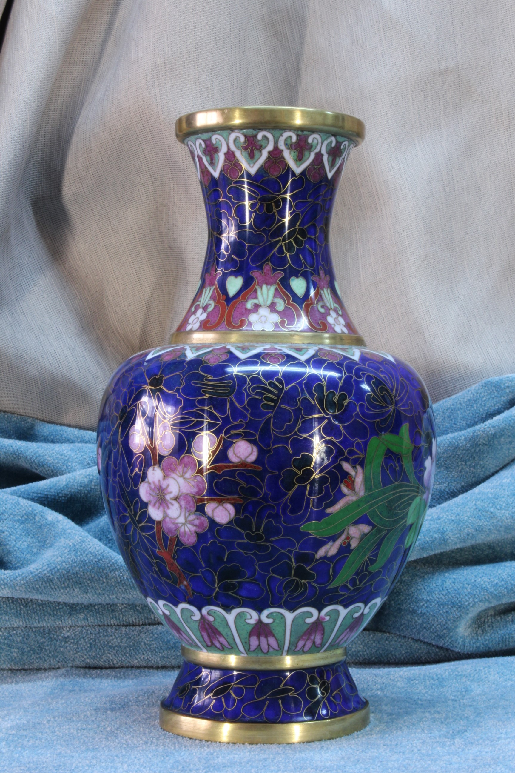 Jarrón chino esmalte cloisonné flores. Azul. Contemporáneo. 