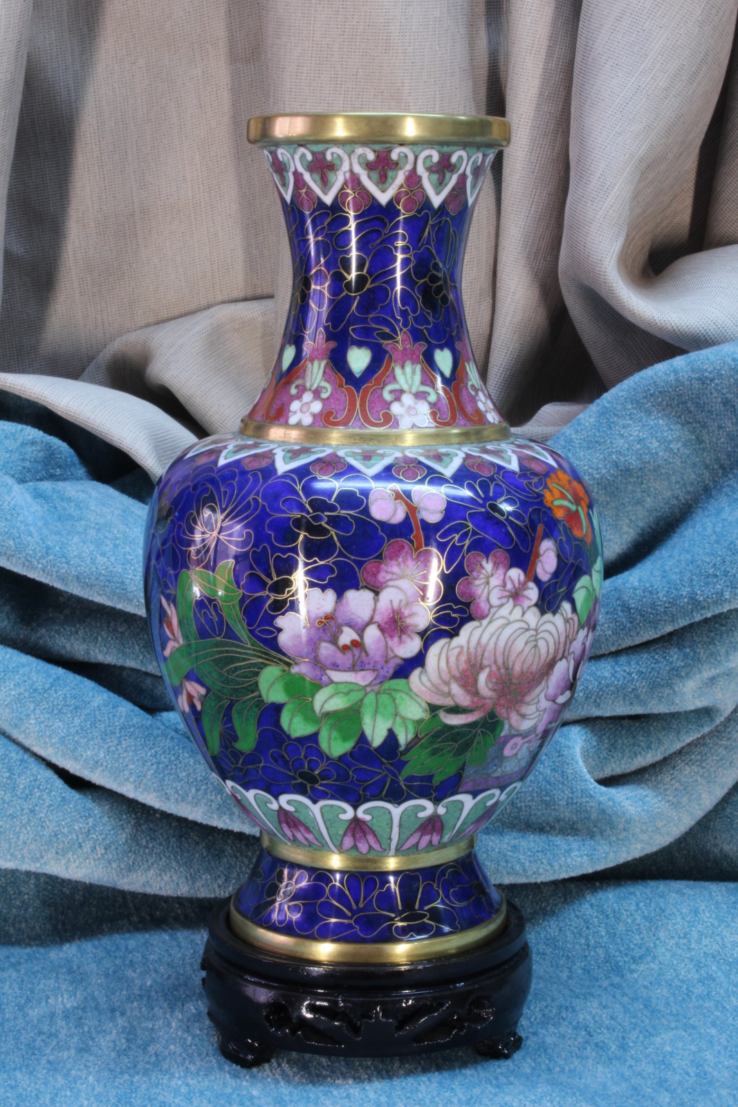 Jarrón chino esmalte cloisonné flores. Azul. Contemporáneo. 