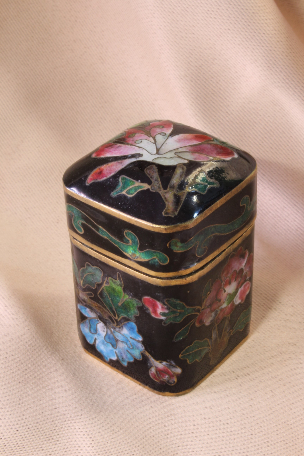 Antiques of chinese cloisonne enamel box parallelepiped