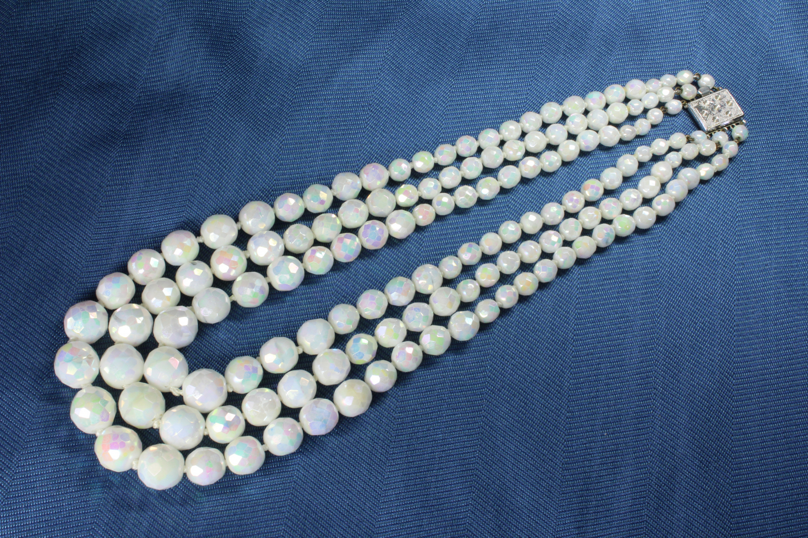 Antiques of necklace three turns pearly glass beads opal glass