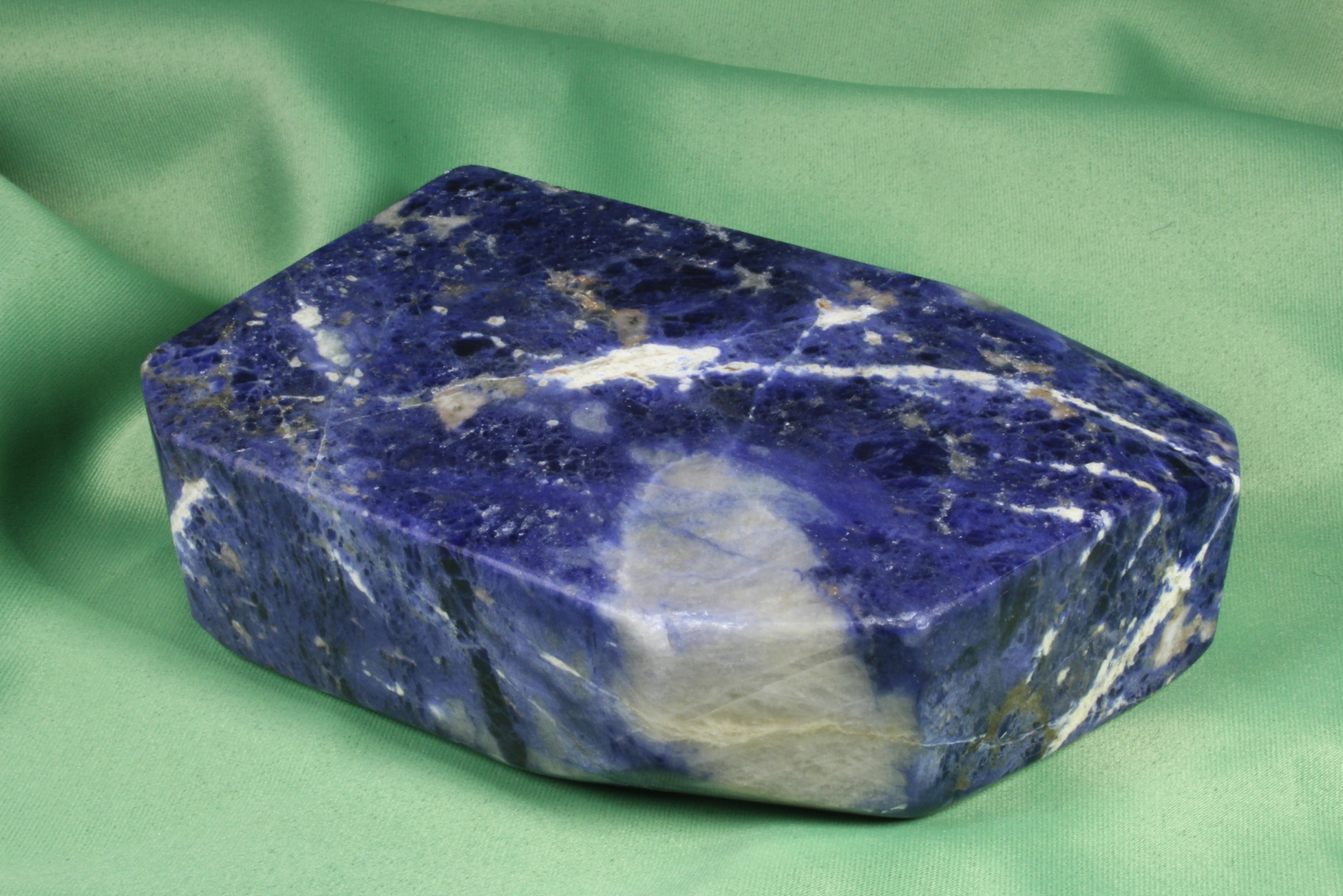 Recipiente cenicero de piedra azul. Mineral (t)