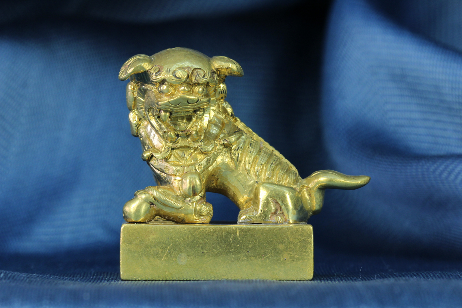 Antiques of chinese seal lion foo bronze