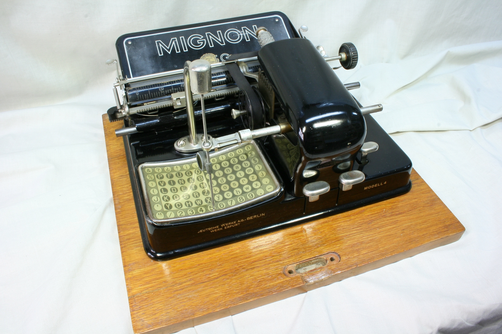 Máquina de escribir Mignon. 1925. Como nueva.