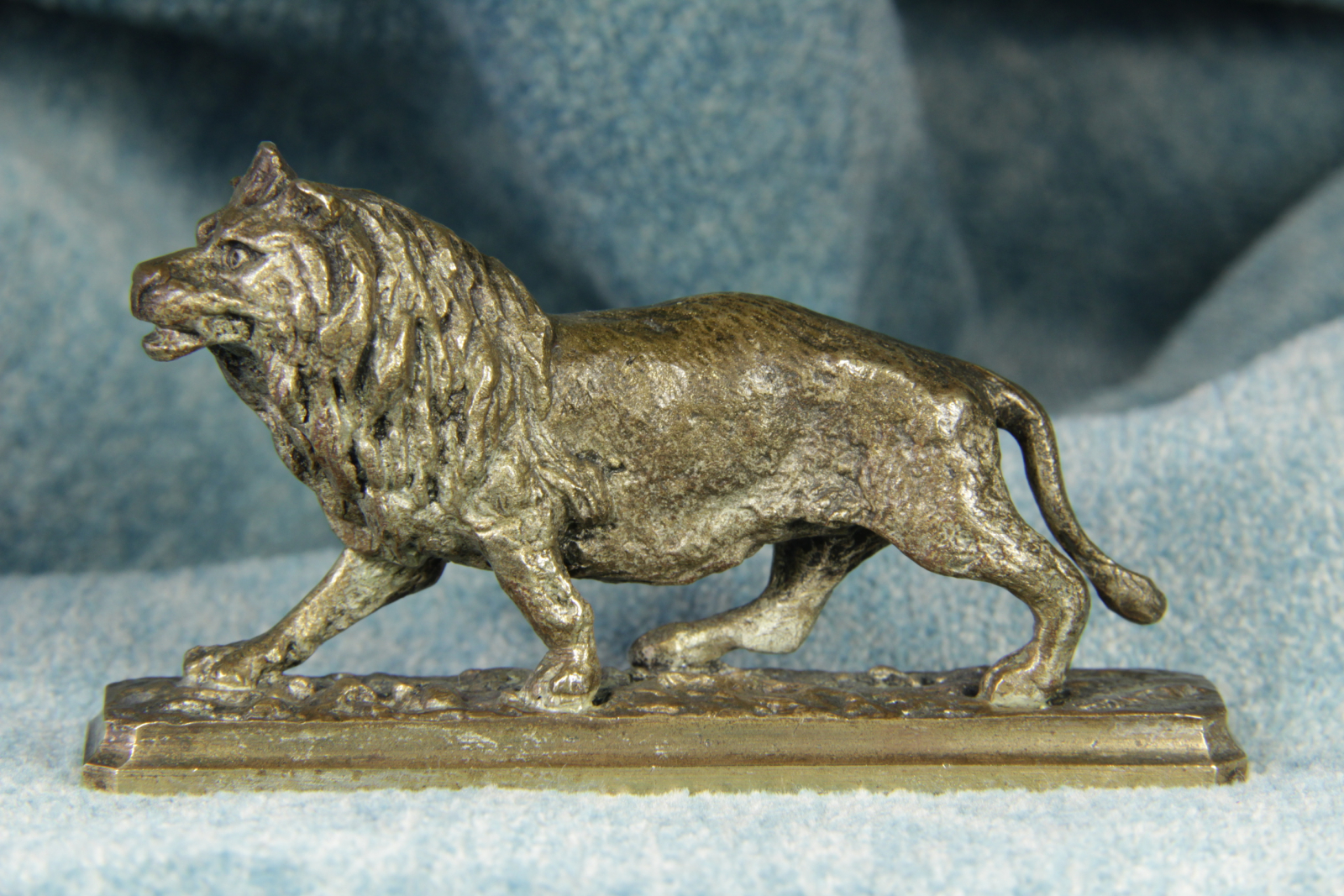 ESCULTURA MINIATURA DE LOBO. CHRISTOPHE FRATIN. (t)