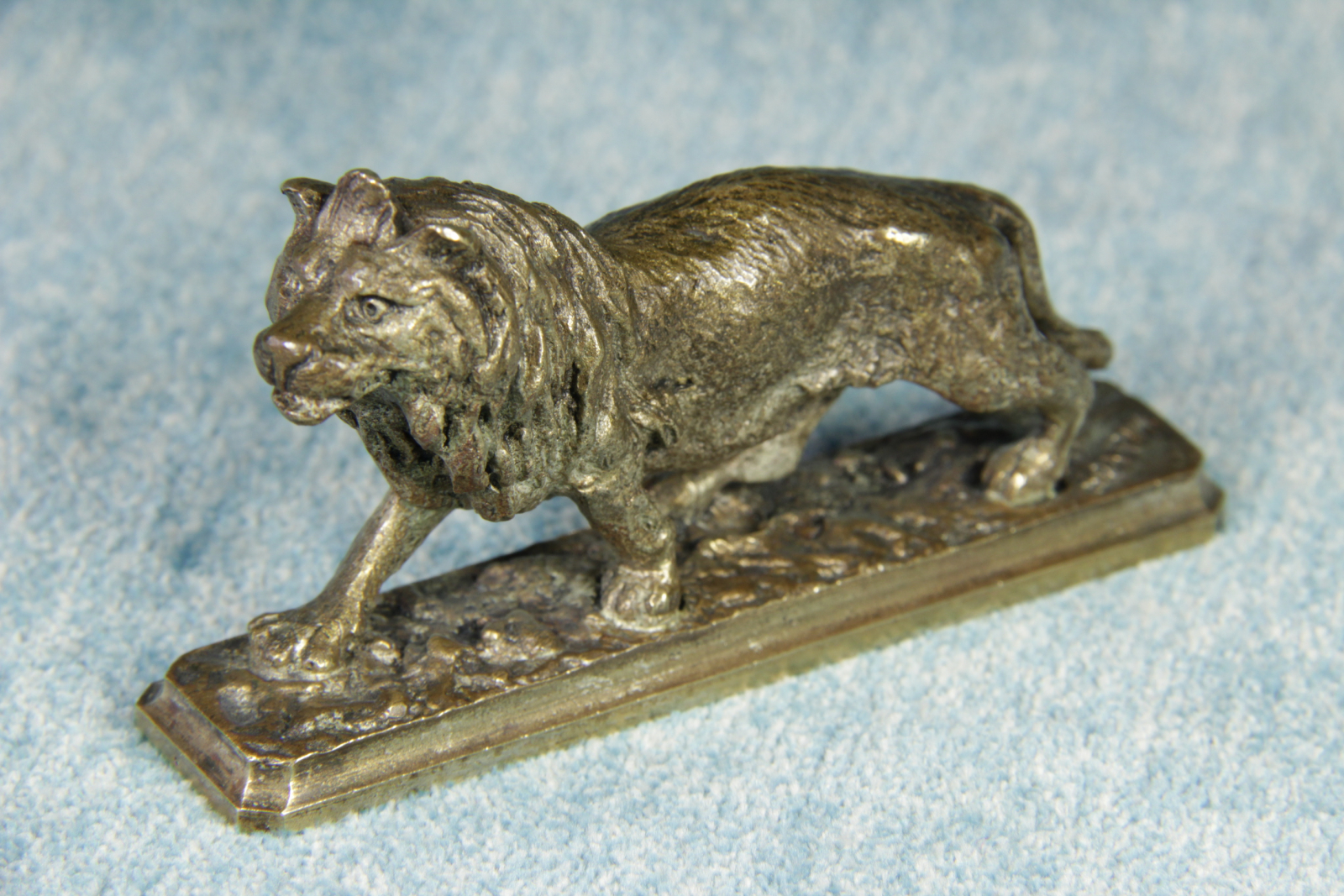 Antiques of miniature sculpture of a wolf christophe fratin