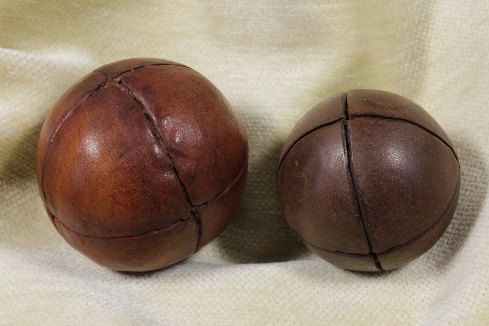 Antiques of couple valencian balls