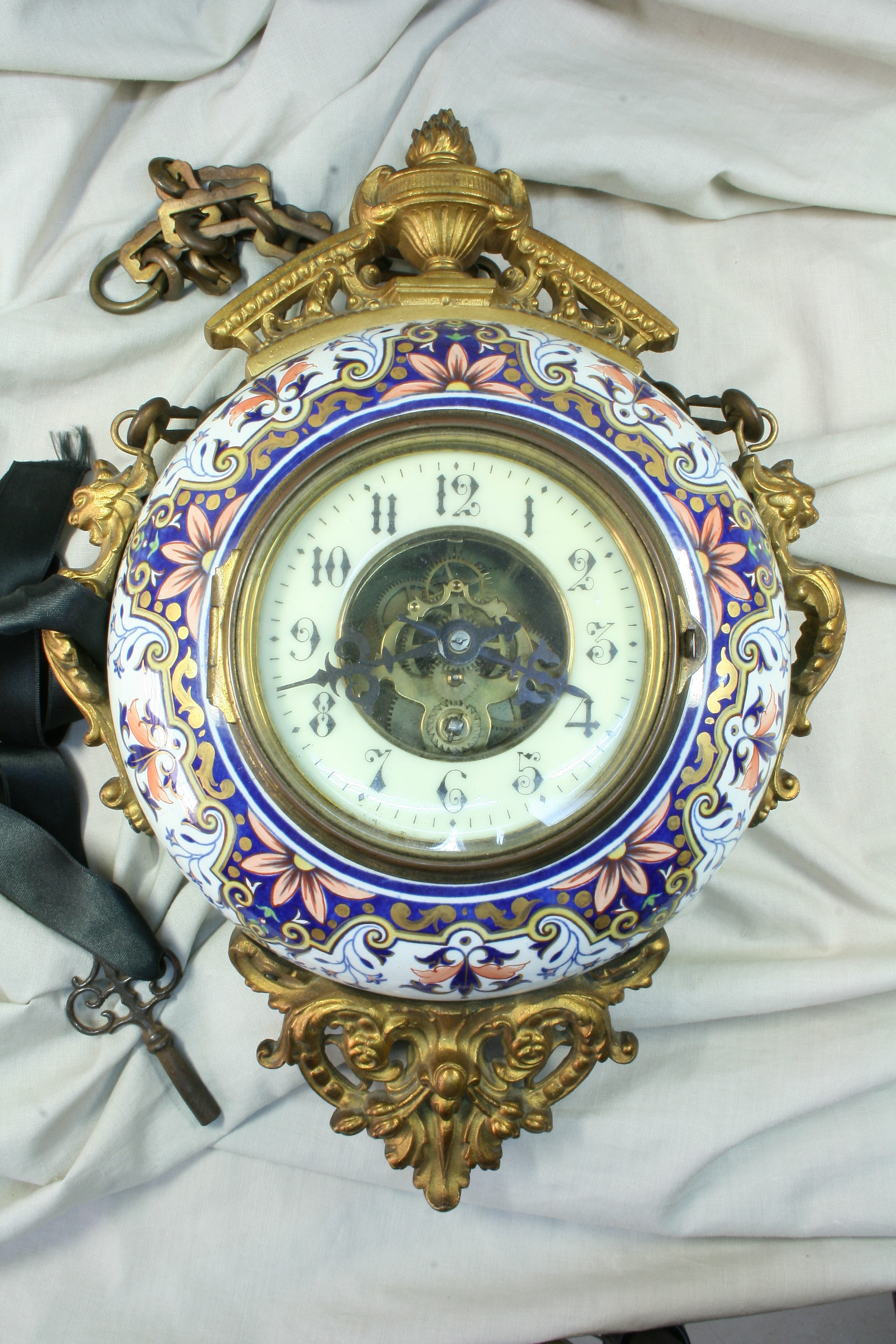 Reloj de Pared de porcelana. Bleu du Roi.