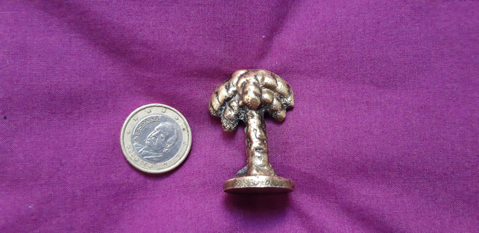 Antiques of solid bronze palm miniature