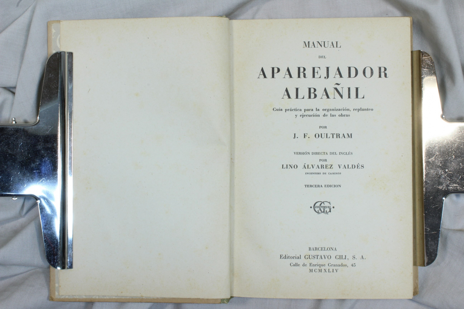 Libro el aparejador albañil. Oultram. 1944