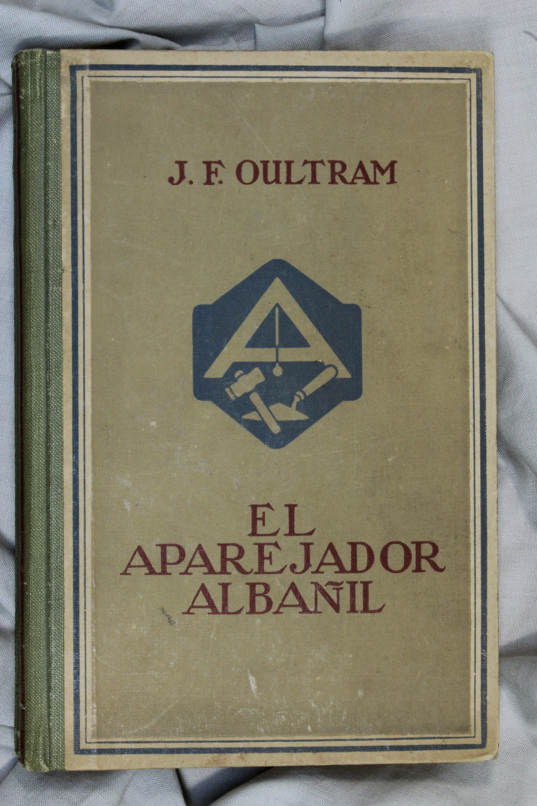 Libro el aparejador albañil. Oultram. 1944