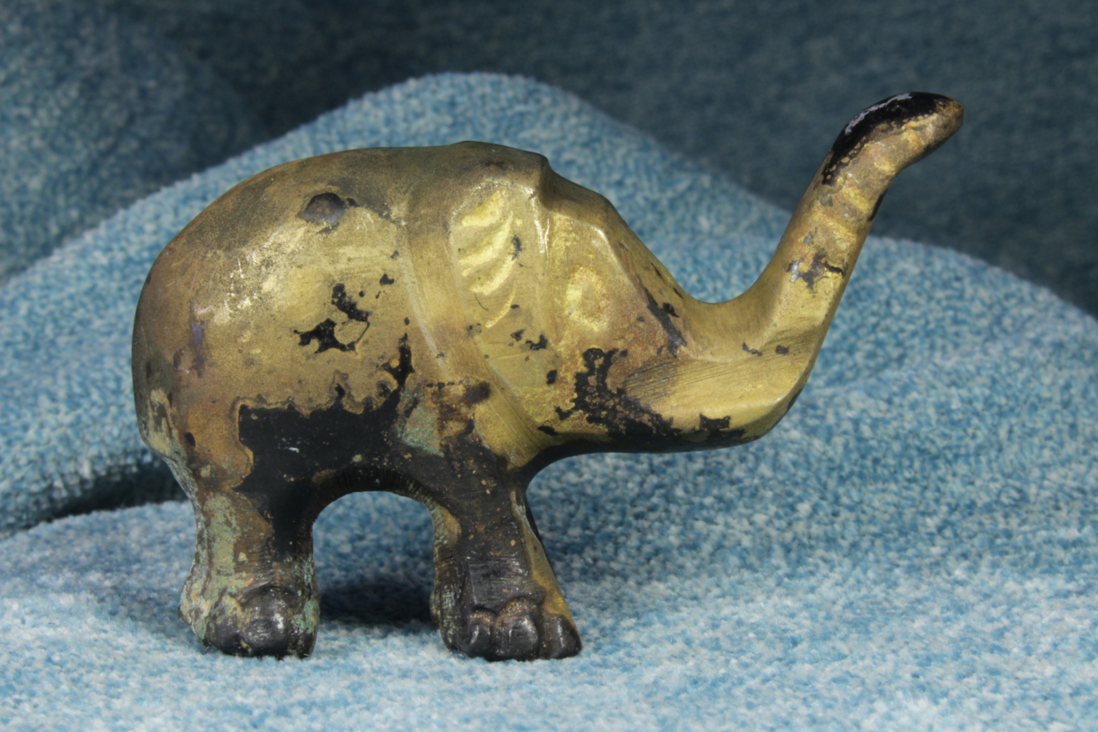 Bronce miniatura elefante africano. Figura. S.XX