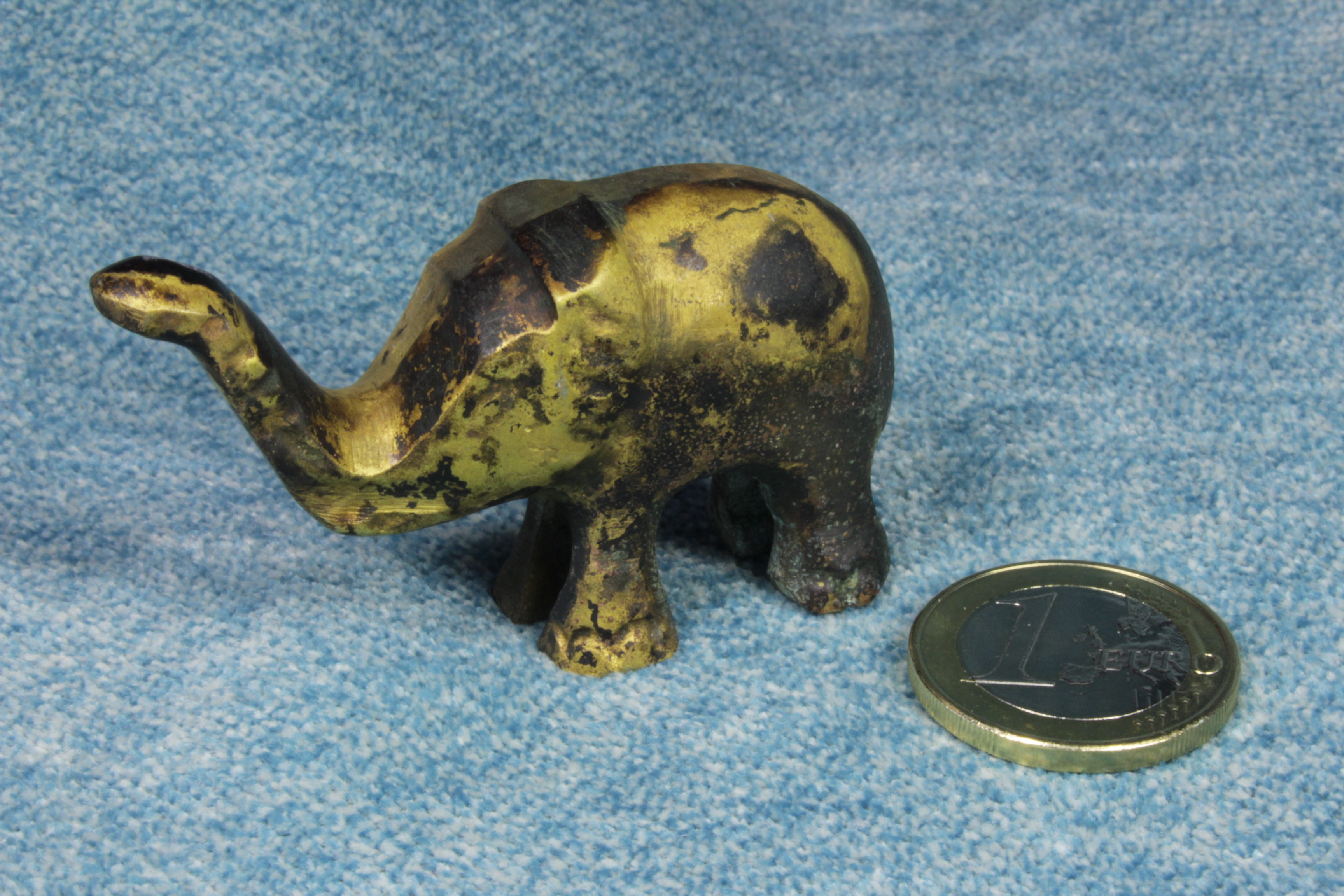 Bronce miniatura elefante africano. Figura. S.XX