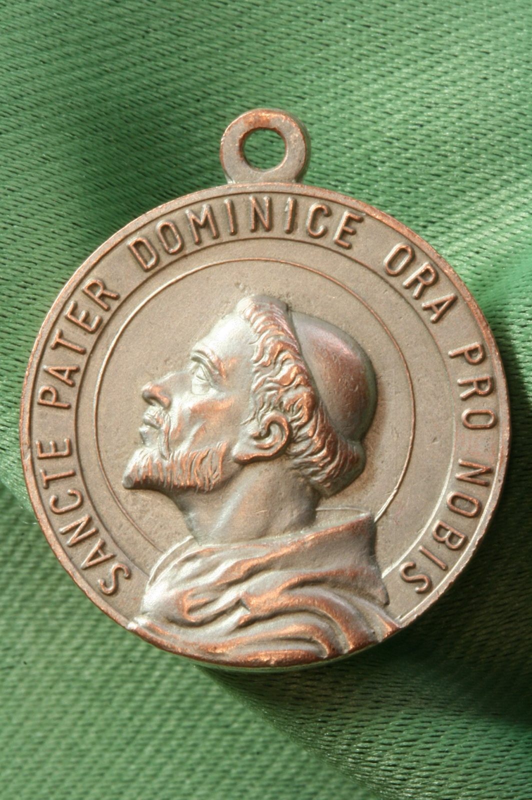 Antiguedades de medalla sancte pater dominice ora pro nobis dominicos plateada