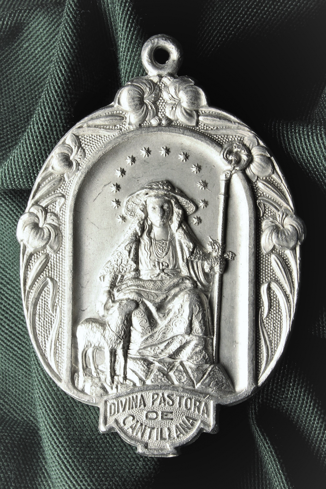 Antiques of cantillana shepherdess divine medal aluminium