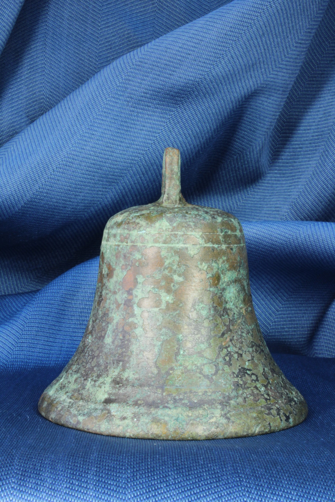 Campana de pequeño tamaño. Bronce. S.XIX