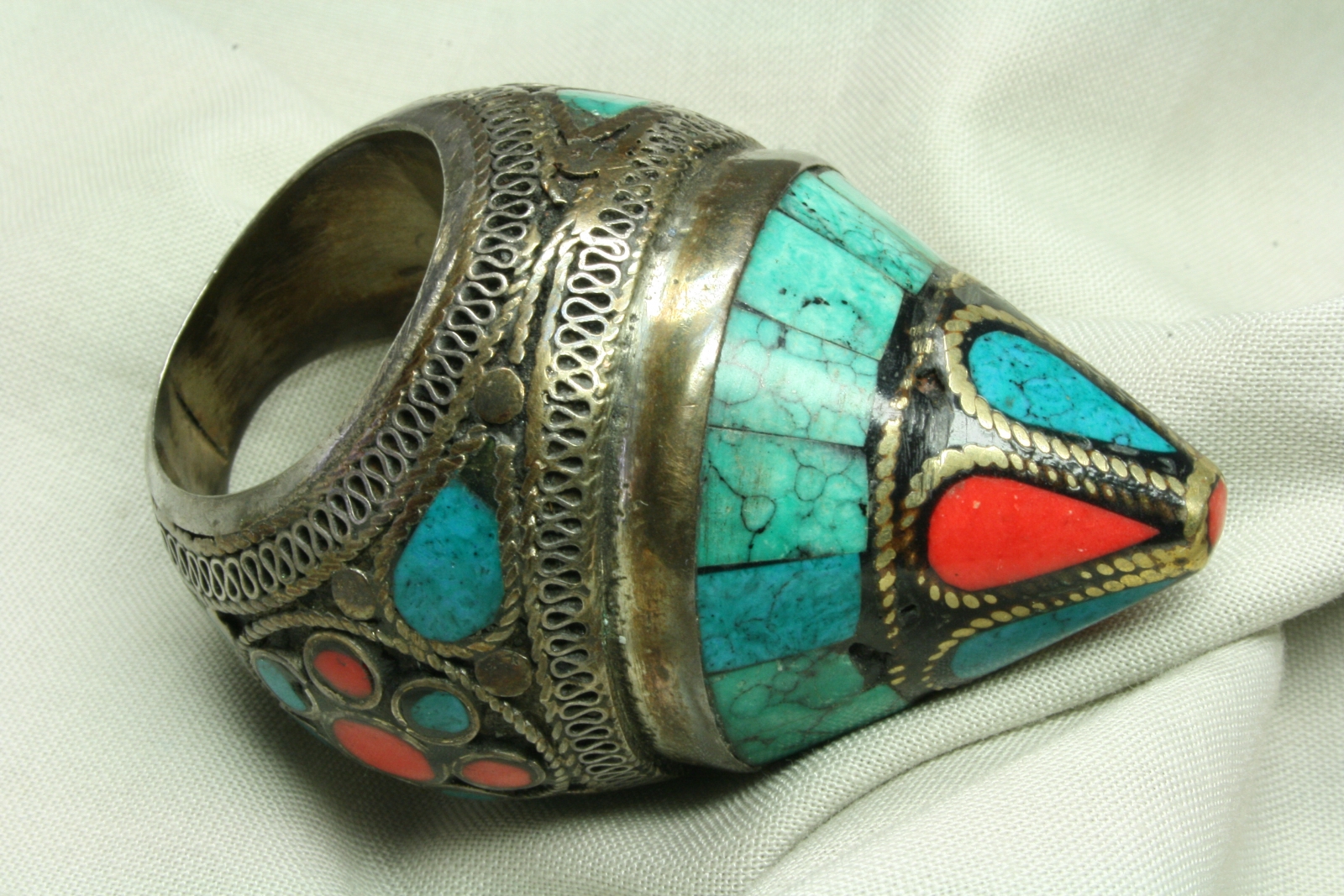 Antiques of nepal ring tip form