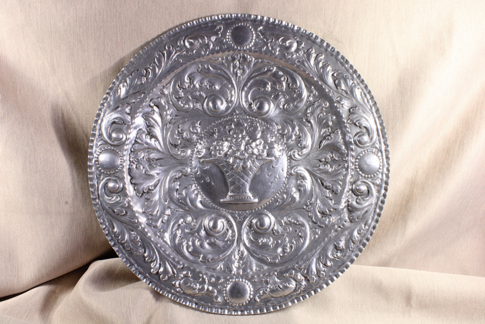 Antiques of modernist style round tray electroplating