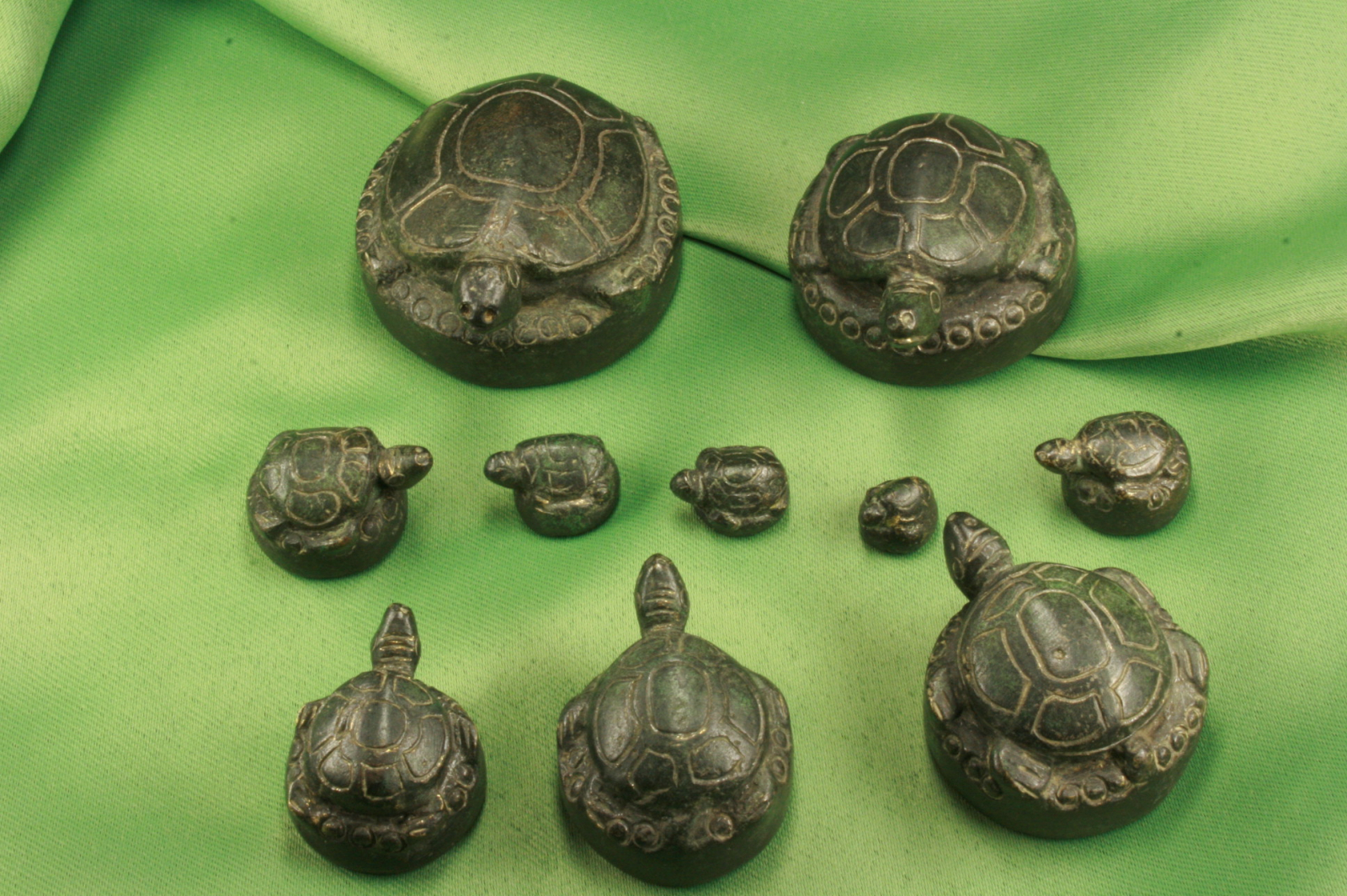 Antiques of complete set of weights tortoise asia