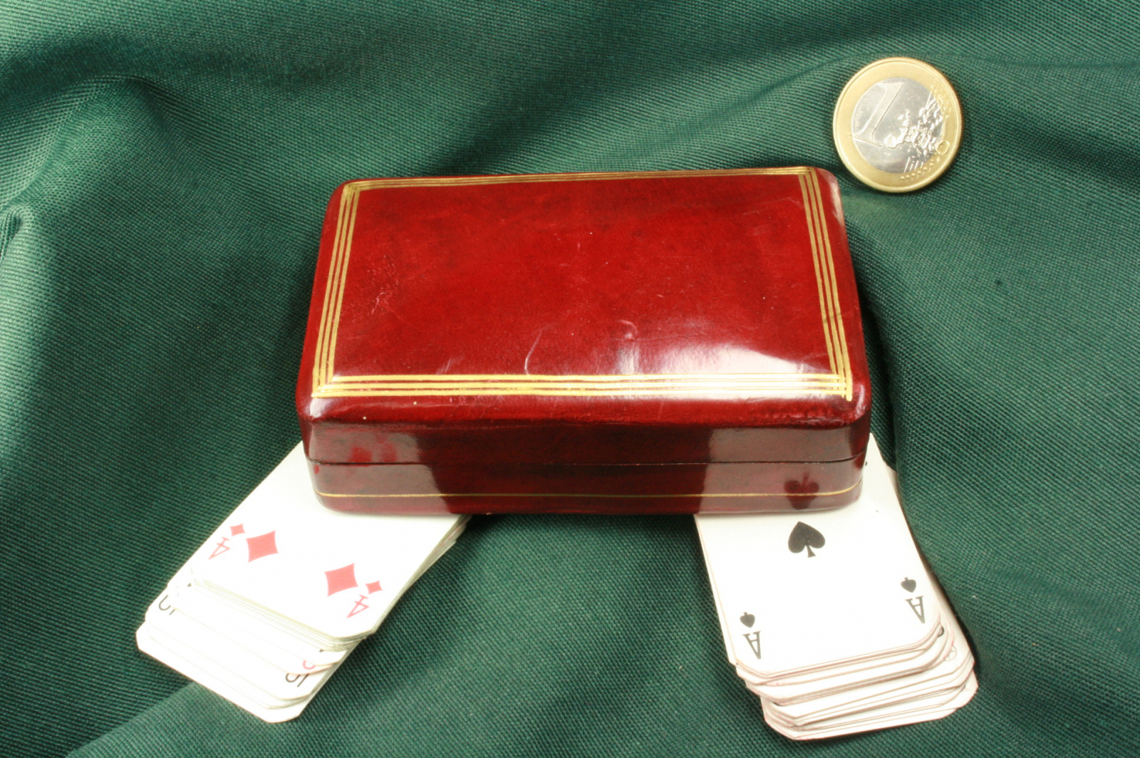 Baraja de cartas inglesas con caja de cuero. Miniatura