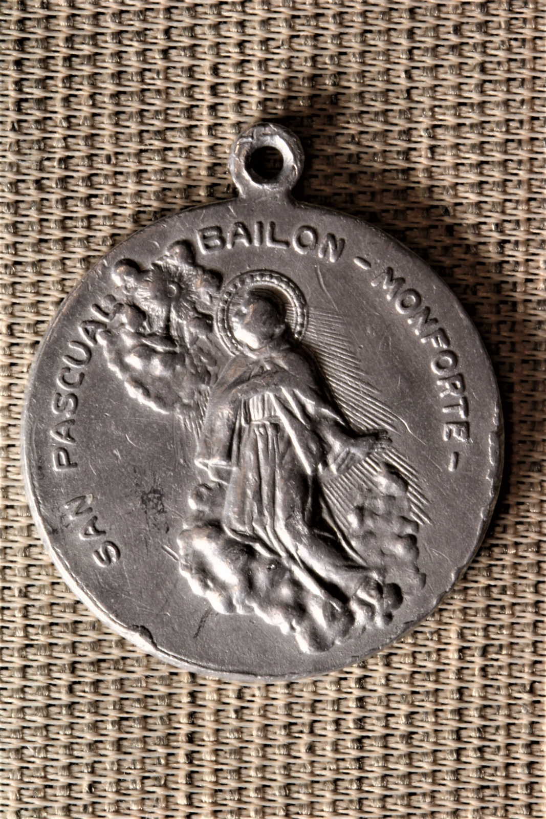 Antiques of medal of san pascual bailon and n señora de orito