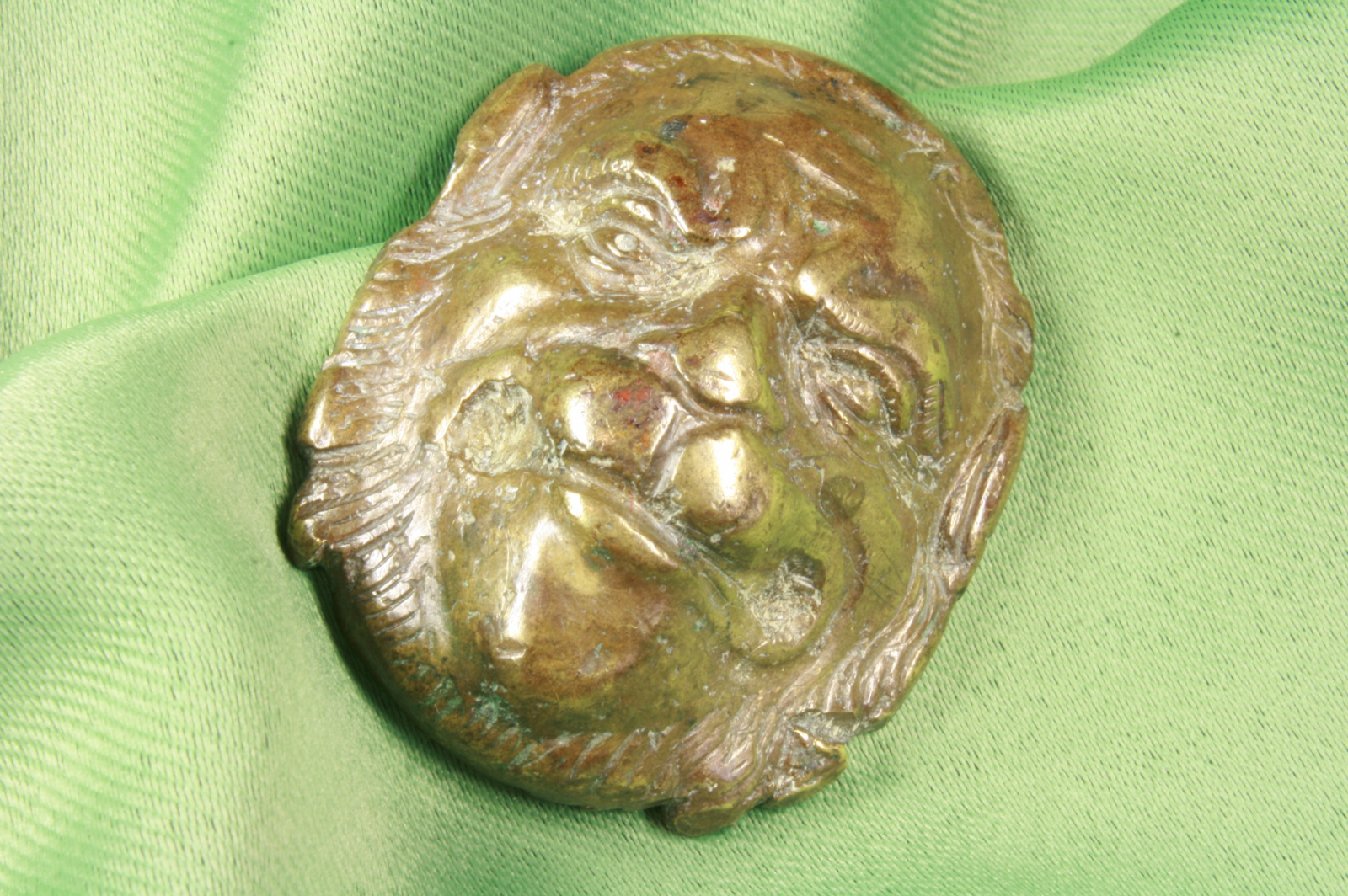 Antiques of lion head applique bronze