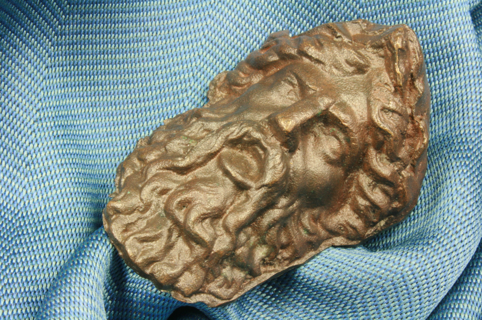 Antiguedades de mascara o careta de zeus bronce