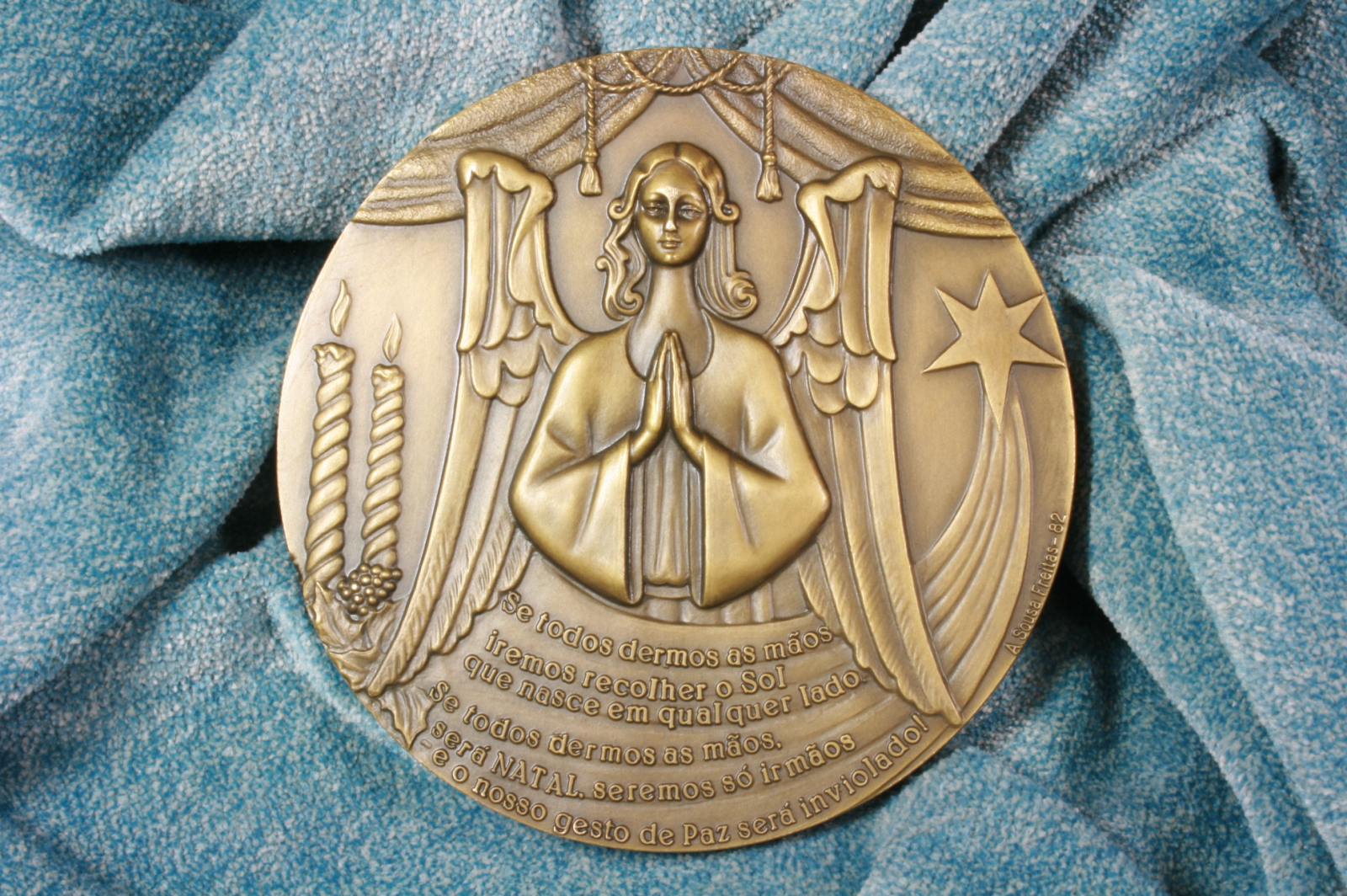 Medallón bronce Natal 1982.