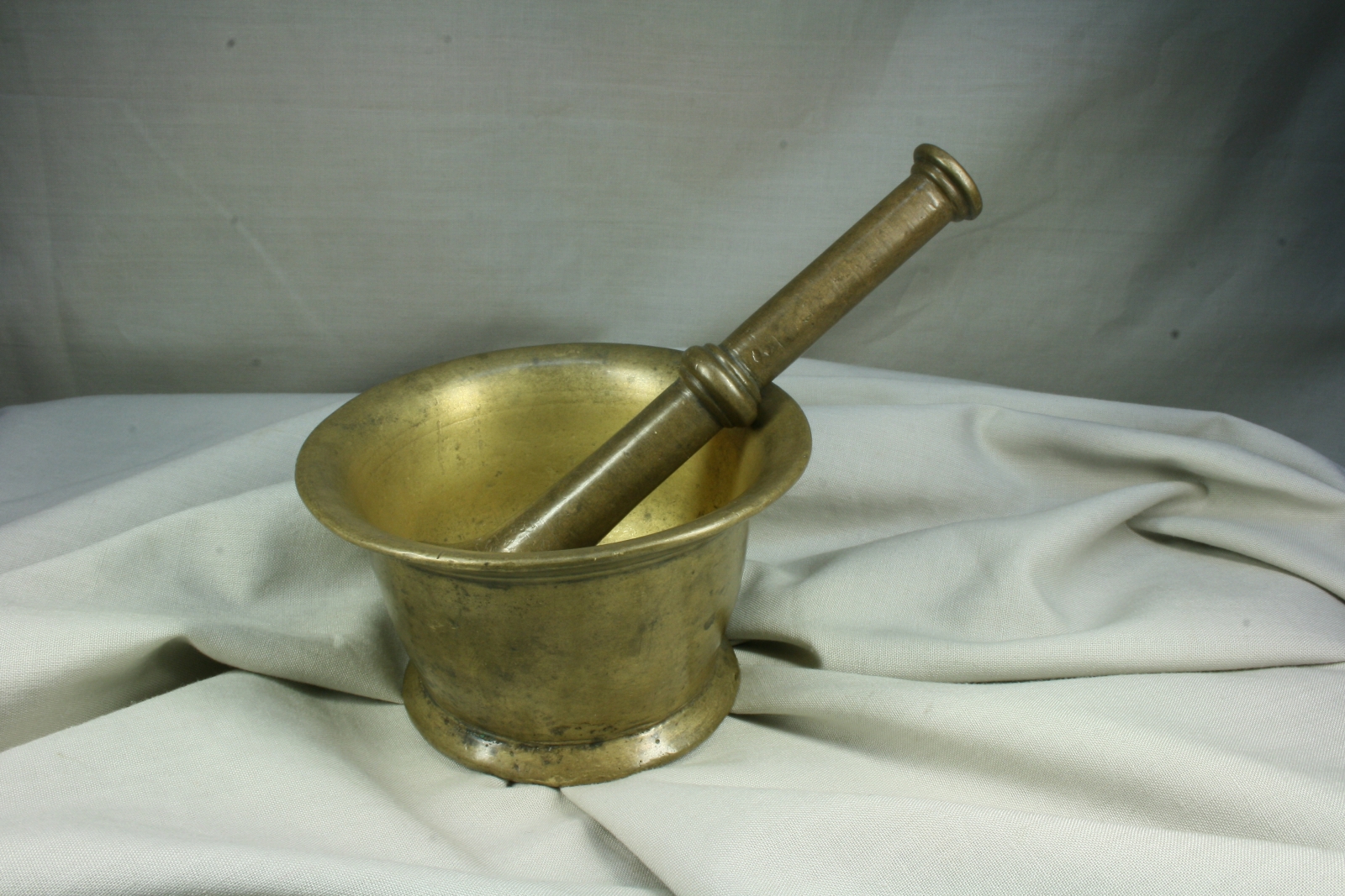 Antiques of bronze mortar