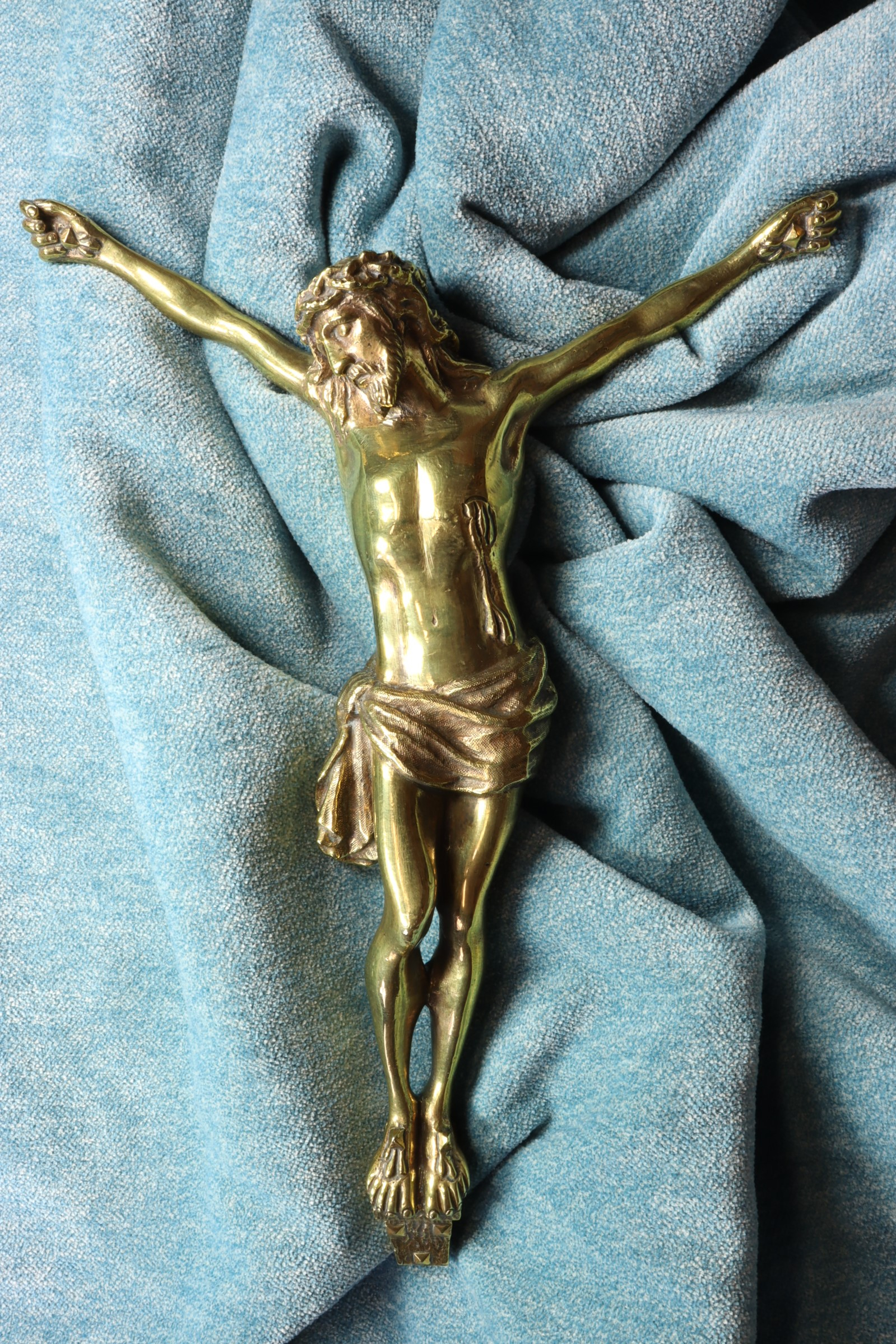 Cristo bronce macizo. Con ménsula. S.XX (t)