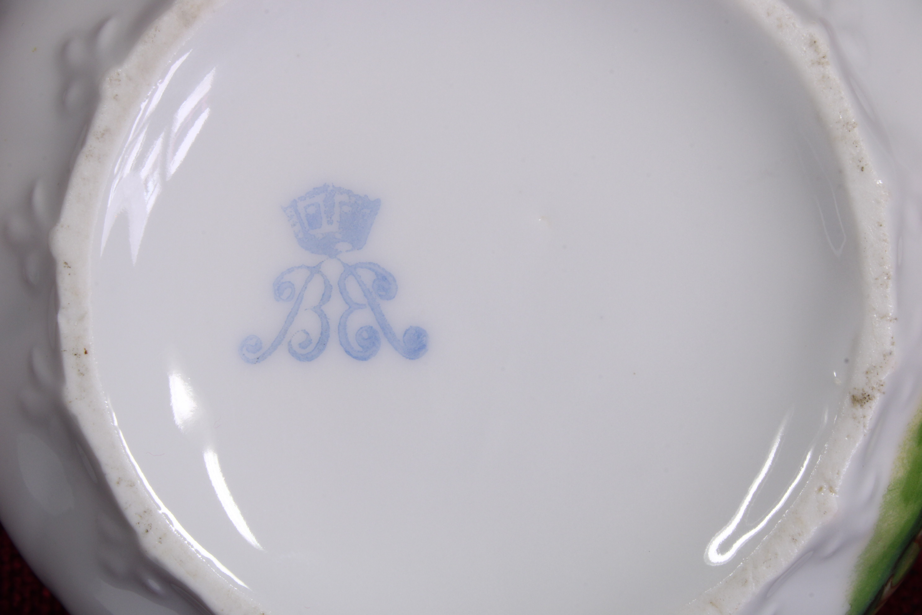 Recipiente de porcelana. Sello BE. Kaufmann.