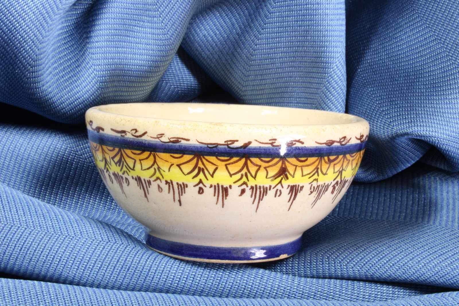 Antiques of small earthenware bowl maestre sc