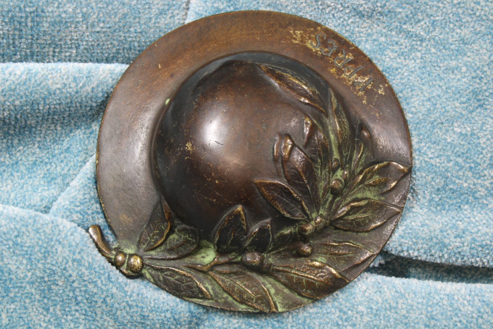 Antiguedades de casco bronce conmemorativo ypres i guerra mundial